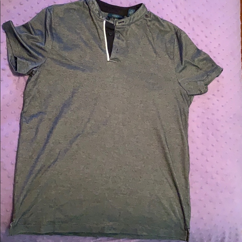 Men’s Perry Ellis shirt